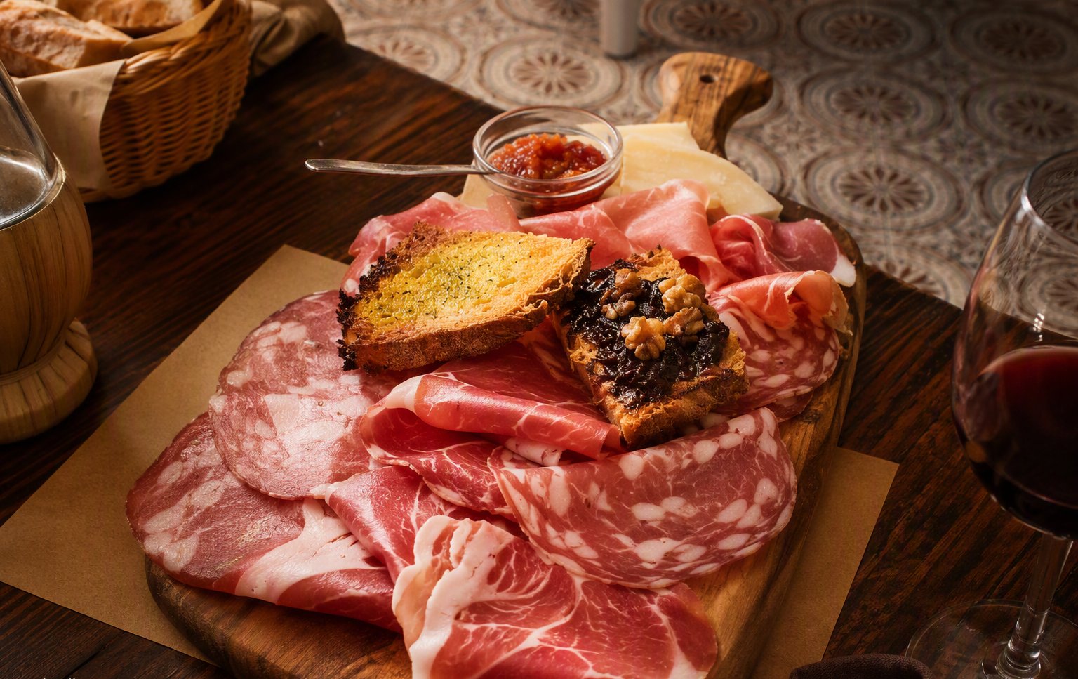 Il tagliere della casa con salumi e pecorino